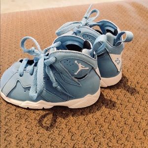 Jordan Retro 7 "Pantone" University Blue/White